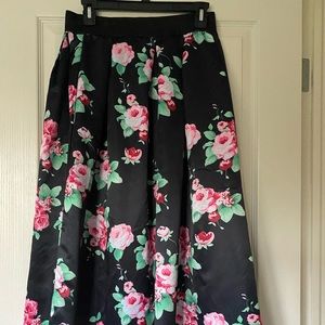 Maxi elegant skirt